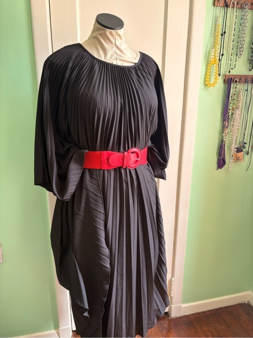 Elegant Black Pleated Women's Dress